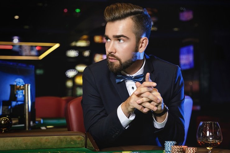 interesting mall Android app showing Aviator slot game and live roulette table